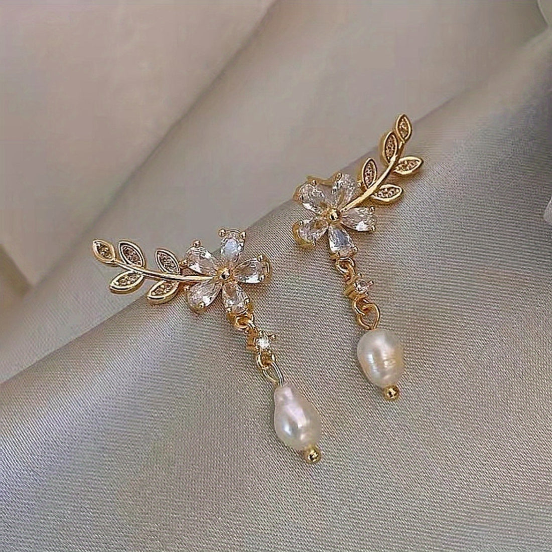 Volunoluxe Light Luxury Imitation Pearl Flower Leaf Stud Earrings – Elegant Crystal Jewelry for Anniversaries, Birthdays & Special Occasions