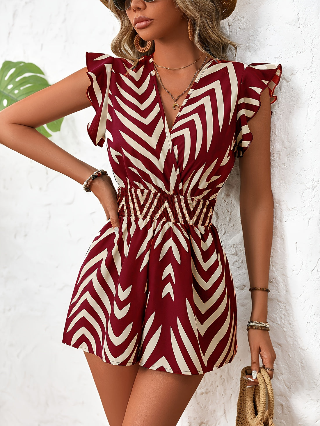 Volunoluxe Women’s Chevron V-Neck Dress – Sleeveless Navy & White Summer Casual to Semi-Formal Outfit with Ruched Detailing